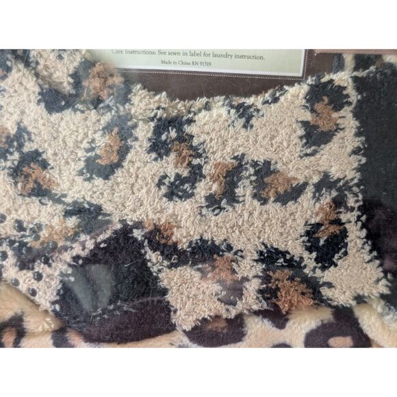 Concierge Collection Leopard Print Soft&Cozy Angel Wrap & Sock Set - Picture 3 of 6